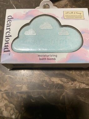 dearcloud Moisturizing Cloud Bath Bomb - Oat milk and honey Light Blue